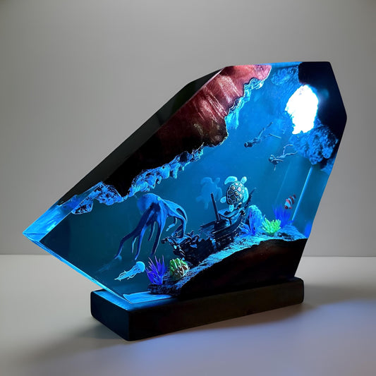 Octopus & Sea Turtle Resin Lamp – 3D Underwater Scene Night Light with Divers