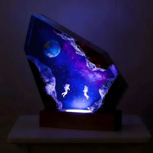 Astronaut Space Explorer Resin Lamp: Modern Epoxy Art Light