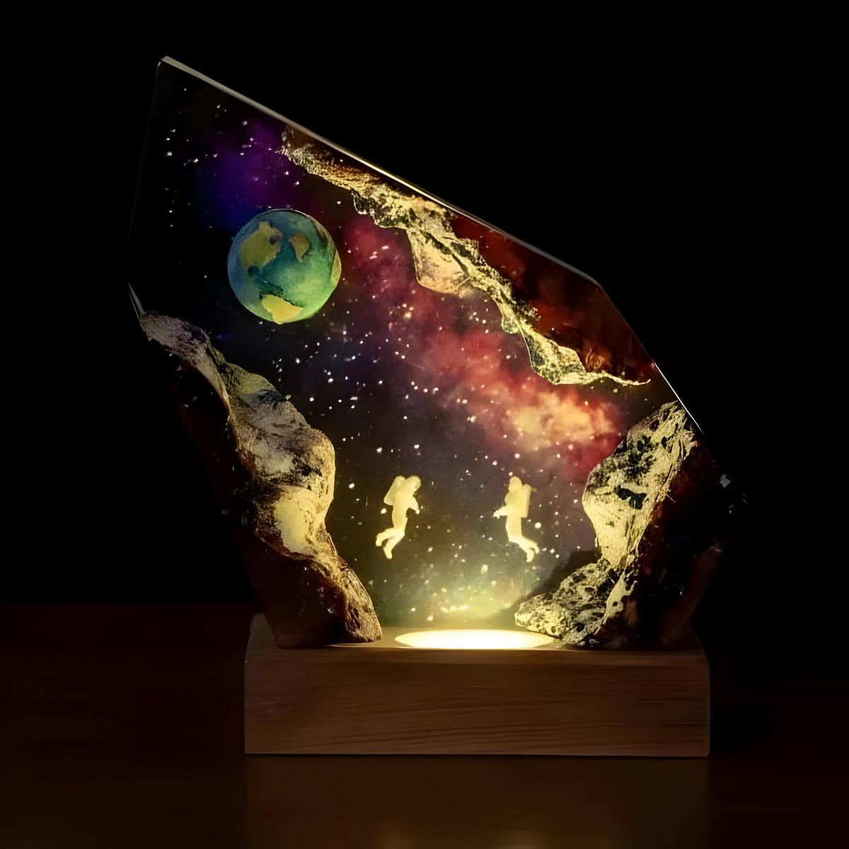 Astronaut Space Explorer Resin Lamp: Modern Epoxy Art Light