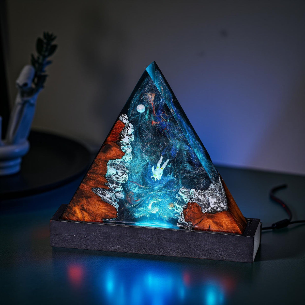 Galaxy Astronaut Resin Lamp: Cosmic Triangle Night Light