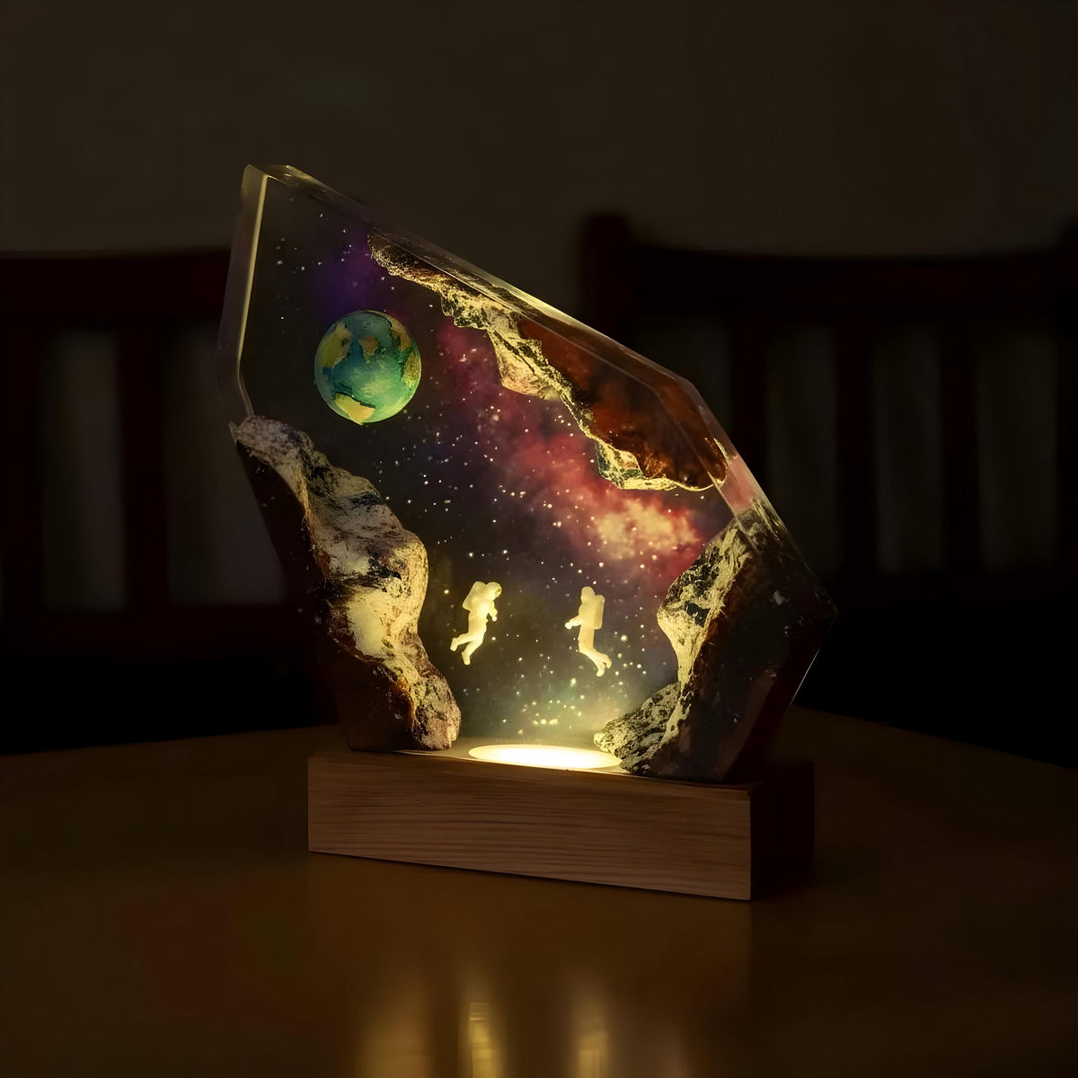 Astronaut Space Explorer Resin Lamp: Modern Epoxy Art Light