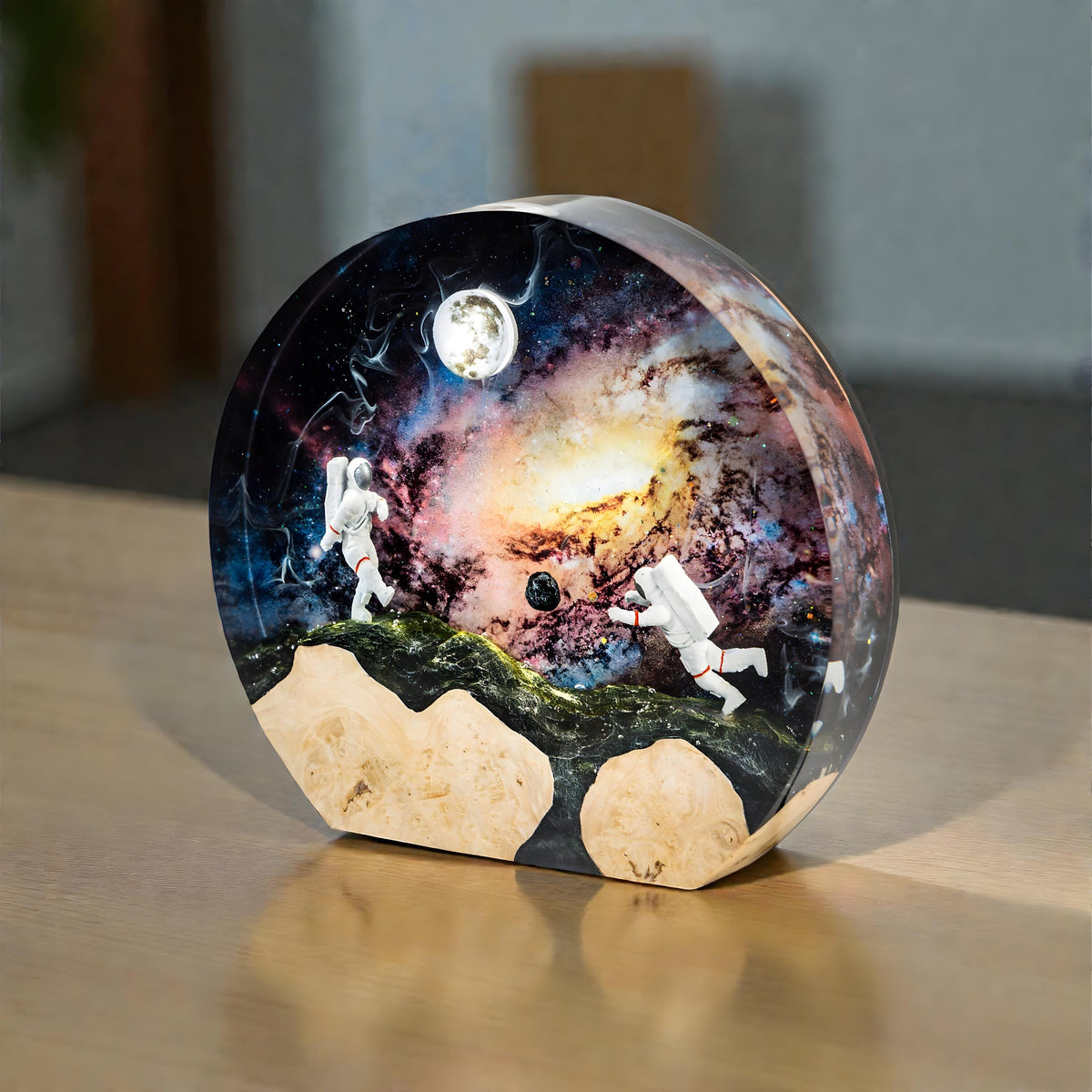 Astronaut Space Exploration Resin Night Light: Solid Wood Epoxy LED Lamp