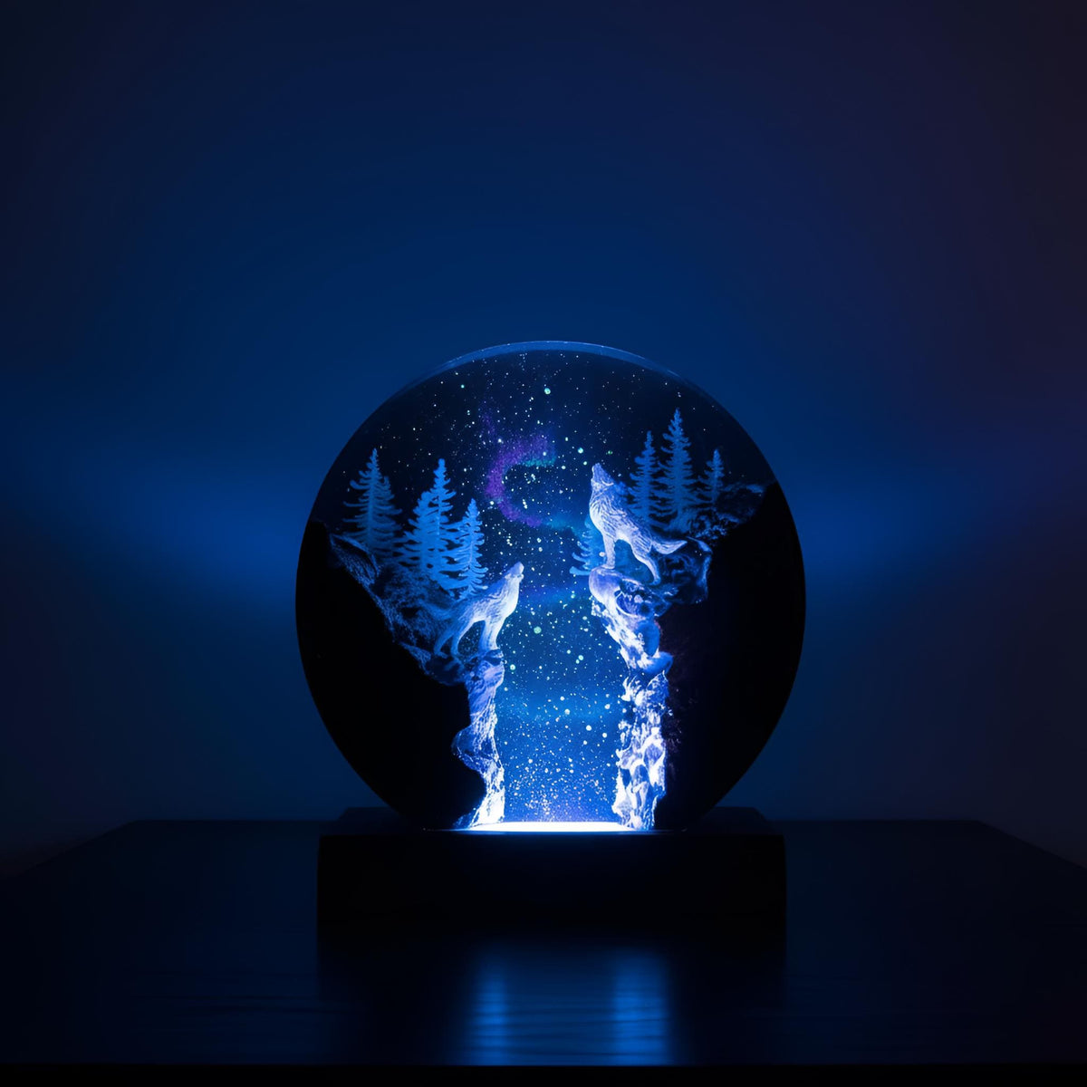 Snow Wolf Resin Night Light: Wolf Forest LED Lamp