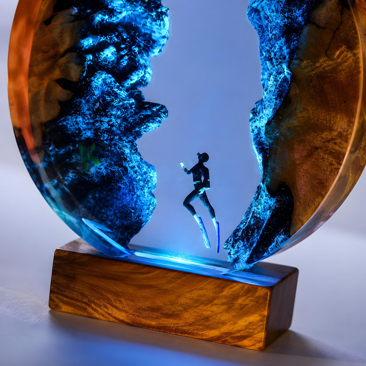 Couple Diver Resin Lamp, Ocean LED Night Light, Underwater Epoxy Lamp, Coastal Decor