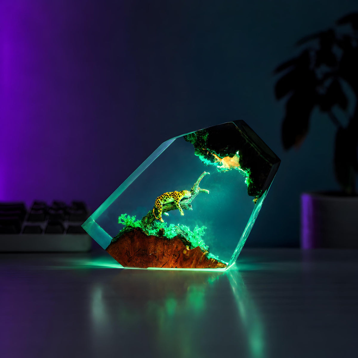 Jaguar Resin Lamp, Wildlife LED Night Light, Jungle Animal Epoxy Desk Decor