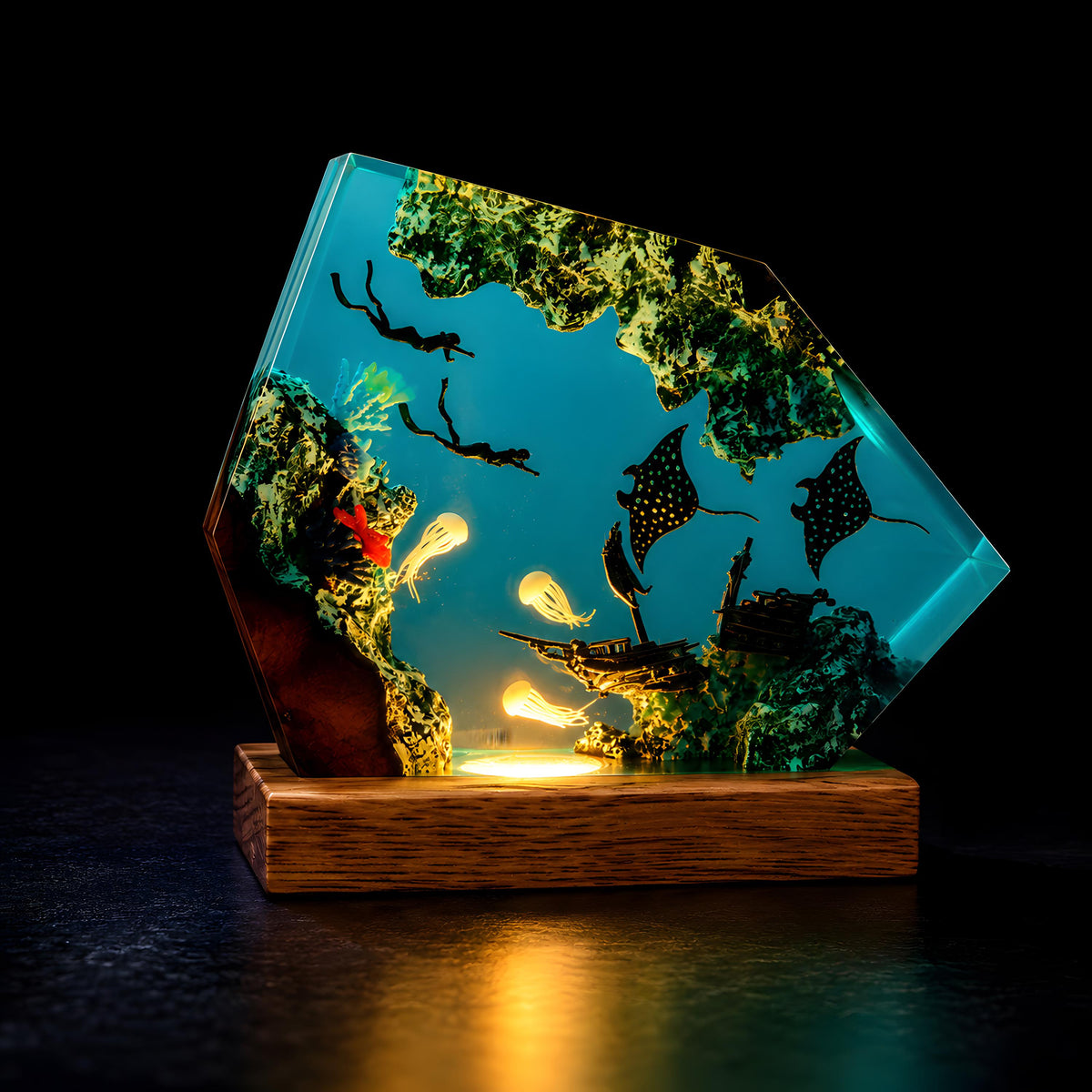Manta Ray Resin Lamp, Diver Ocean LED Night Light, Underwater Coastal Decor
