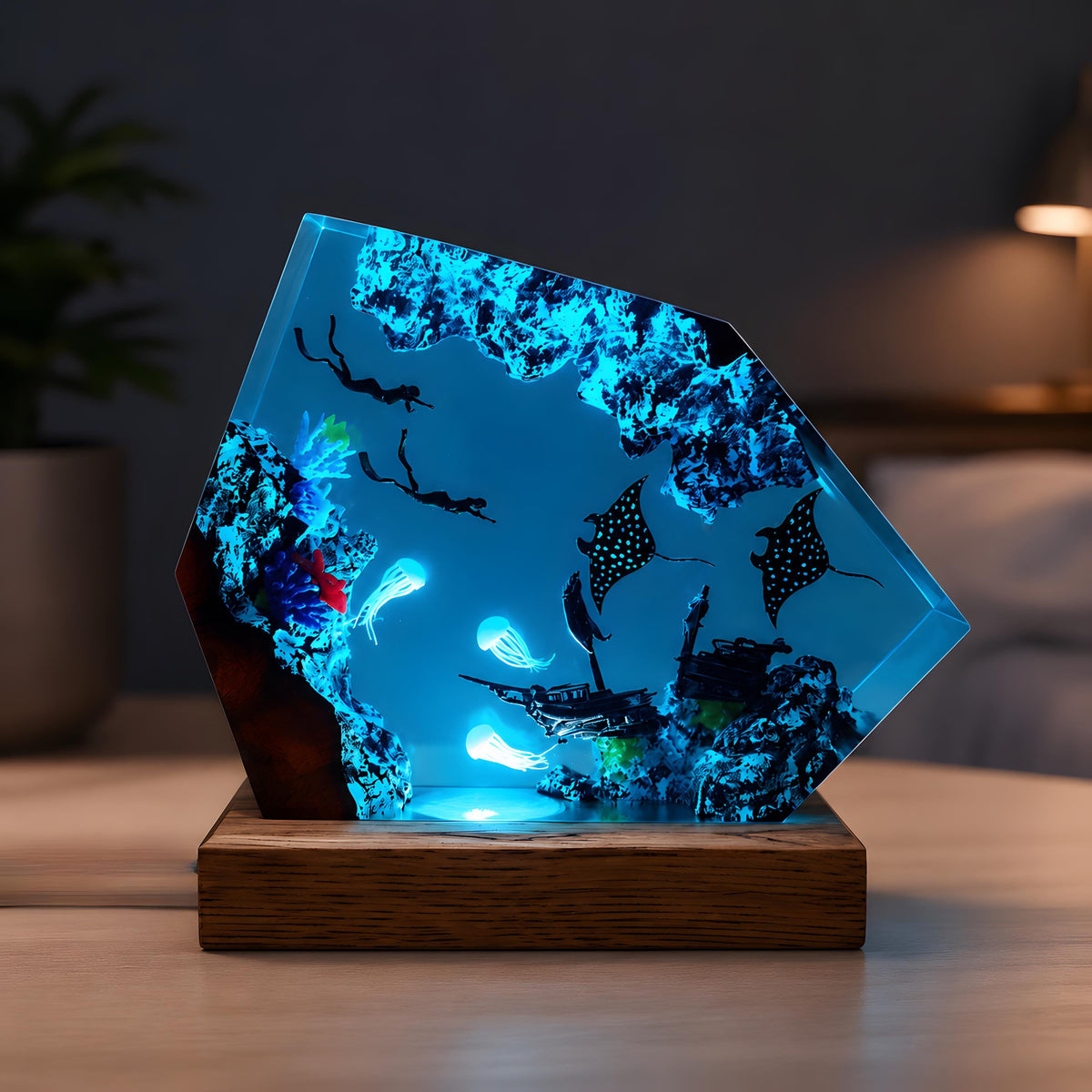 Manta Ray Resin Lamp, Diver Ocean LED Night Light, Underwater Coastal Decor